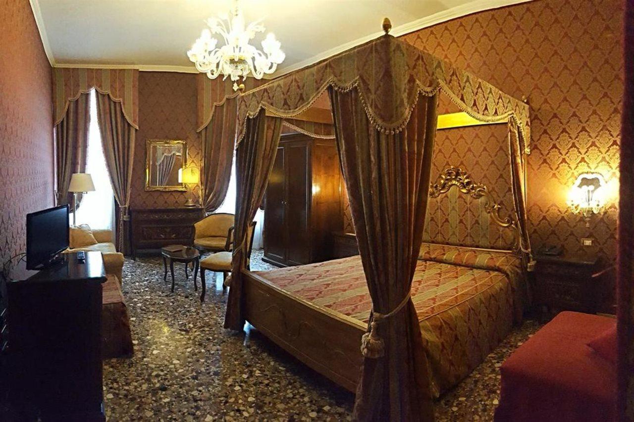 Casa Pisani Canal Veneţia Exterior foto