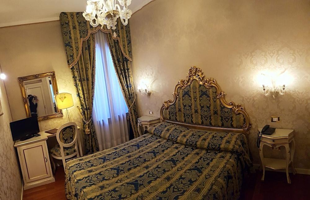 Casa Pisani Canal Veneţia Exterior foto