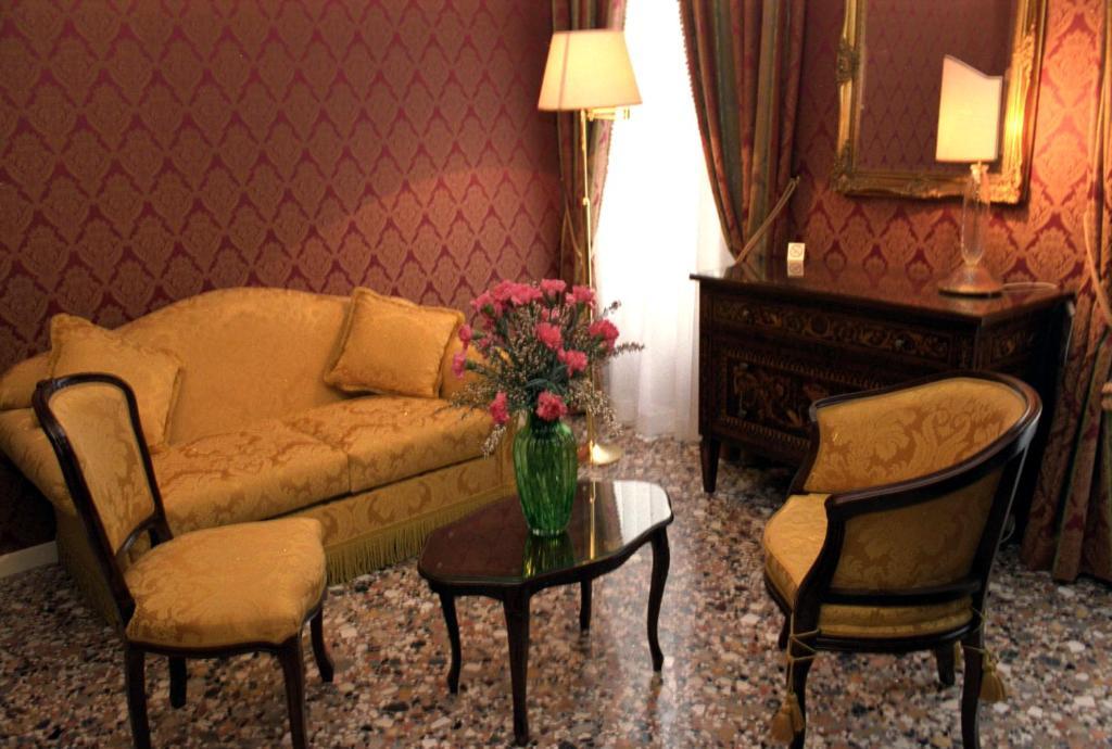 Casa Pisani Canal Veneţia Cameră foto