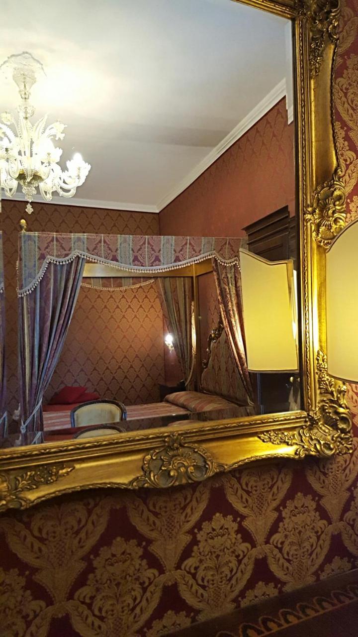 Casa Pisani Canal Veneţia Exterior foto