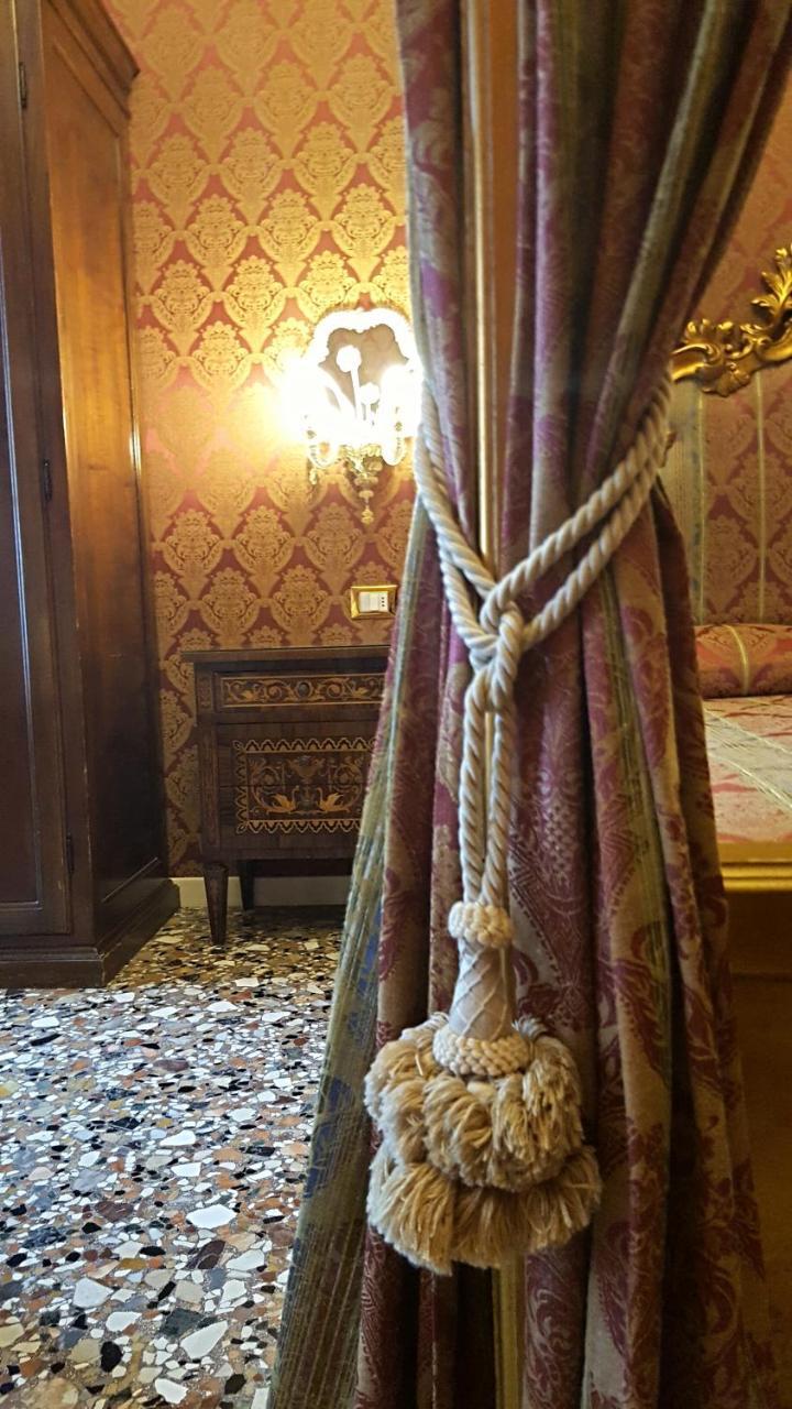 Casa Pisani Canal Veneţia Exterior foto