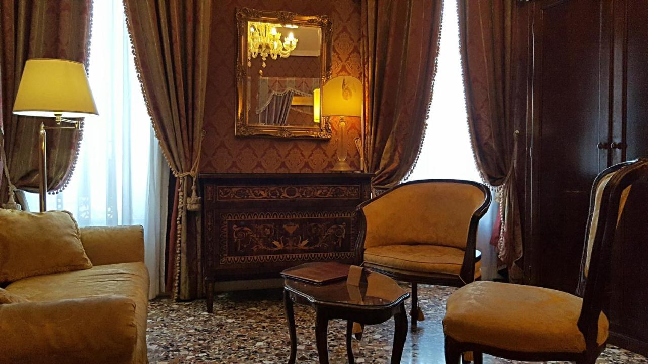 Casa Pisani Canal Veneţia Exterior foto